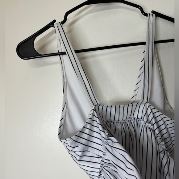 Kortni Jeane White Black Striped Peplum Bikini Swim Swimmers Top Size Small - Picture 8 of 12